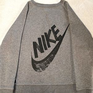 Never worn women’s Nike crew neck sweatshirt size M